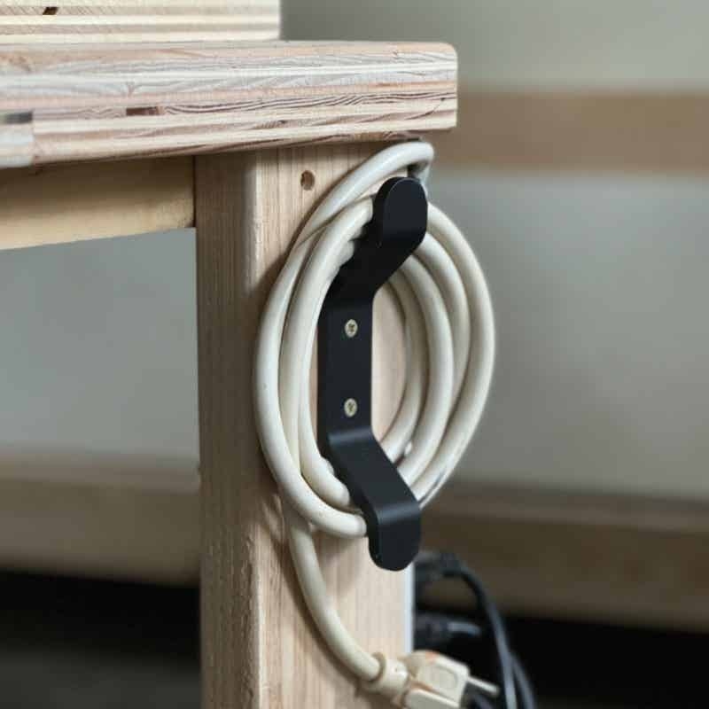 Cable Management Box - خطافات لتنظيم الكابلات على المكتب أو